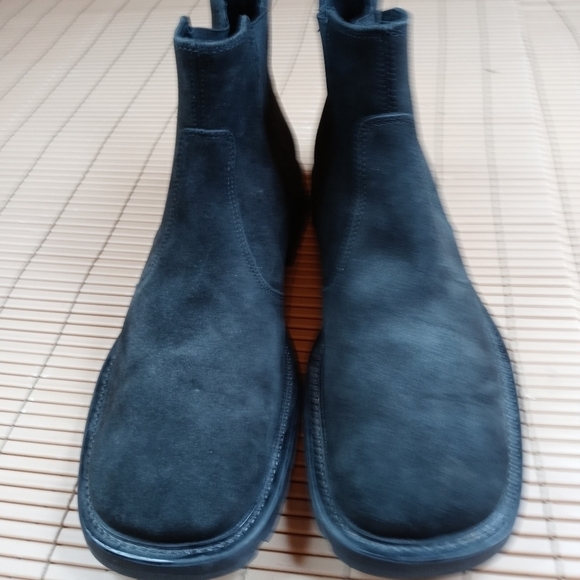 Kenneth Cole Reaction men's black suede pull on ch - Picture 3 of 9